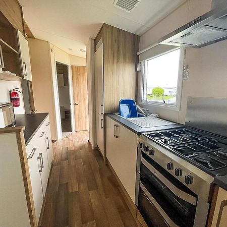 Superb 6 Berth Caravan At St Osyth Beach, Near Clacton-On-Sea Ref 28008Mc Clacton-on-Sea Exterior foto
