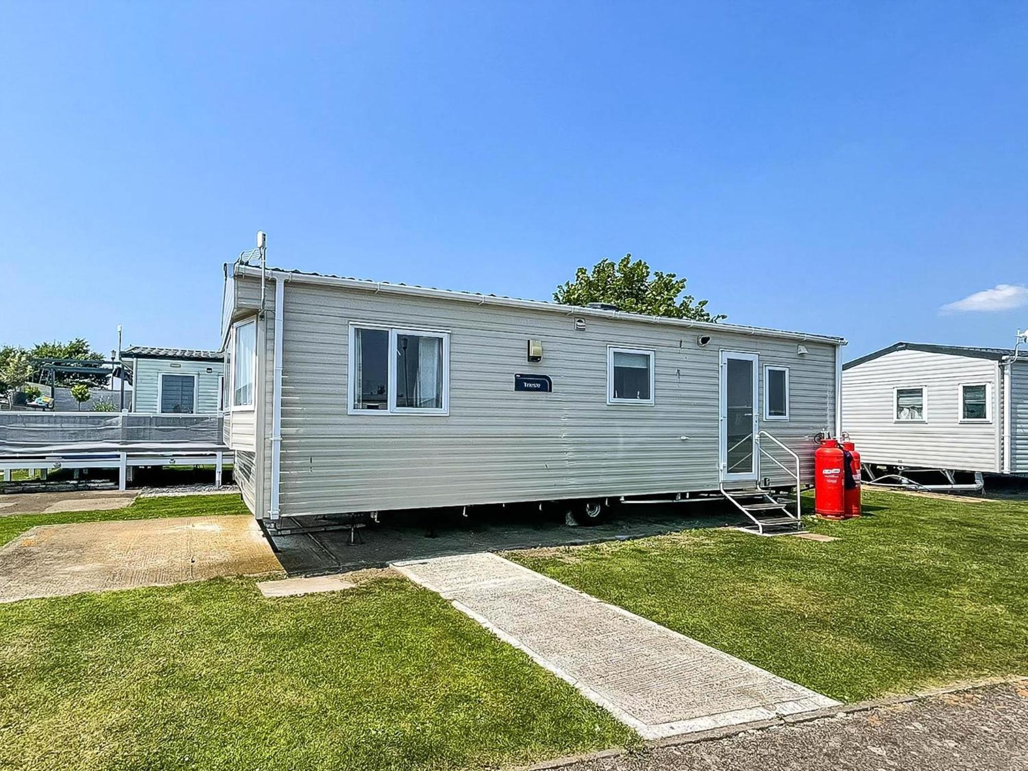Superb 6 Berth Caravan At St Osyth Beach, Near Clacton-On-Sea Ref 28008Mc Clacton-on-Sea Exterior foto